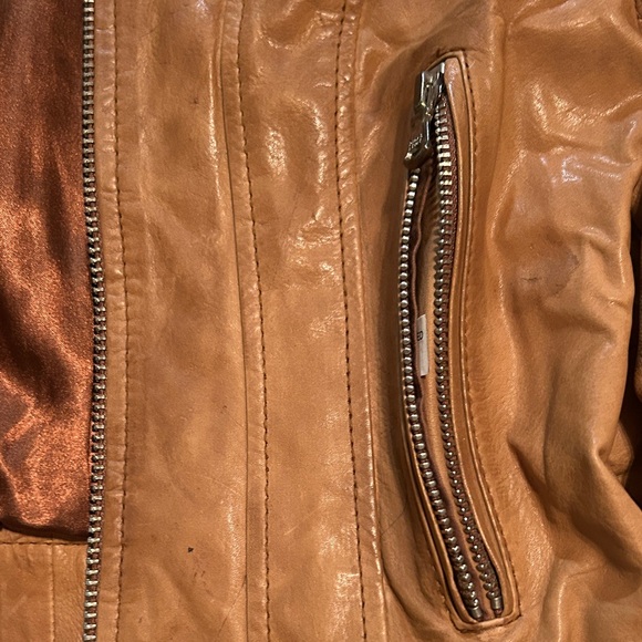 Woman’s Tan Leather Jacket - Picture 5 of 8